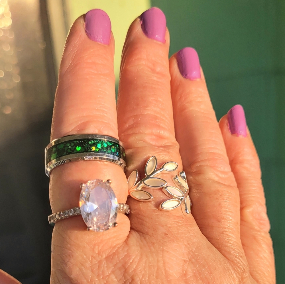 Elegant Green and Silver Women's or Men's Ring LNWOT